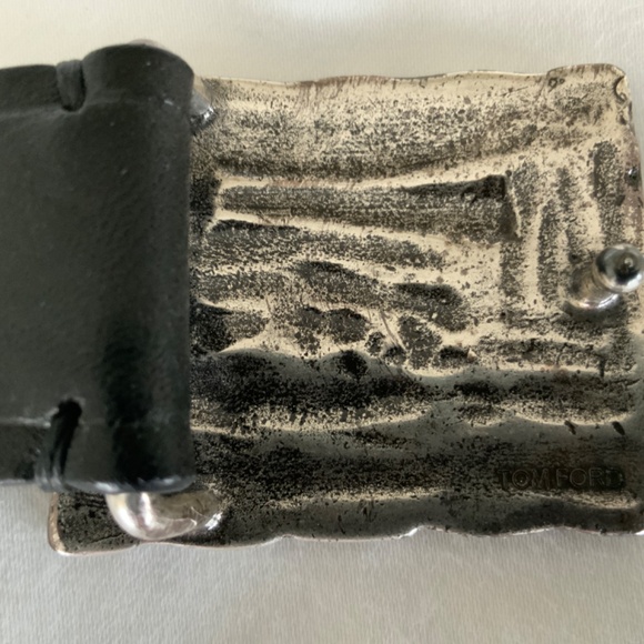 Tom Ford Men’s Leather Belt with Custom Designed Buckle. - Picture 9 of 10